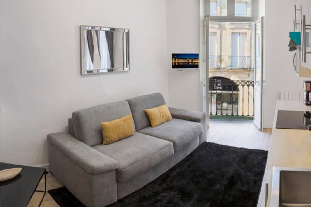 Charmant Logement - Gambetta - Coeur Historique Bordeaux Apartment Bagian luar foto